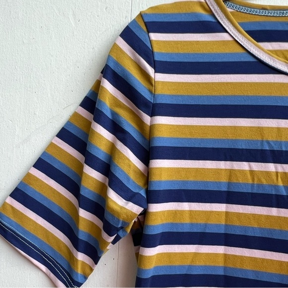 LuLaRoe Striped Gigi Short Sleeve Top Size Medium NWT - Picture 3 of 9